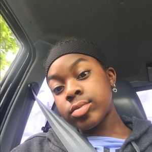 Meet your Posher, Malea